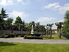 Mail de Tilleuls et Monuments aux Morts