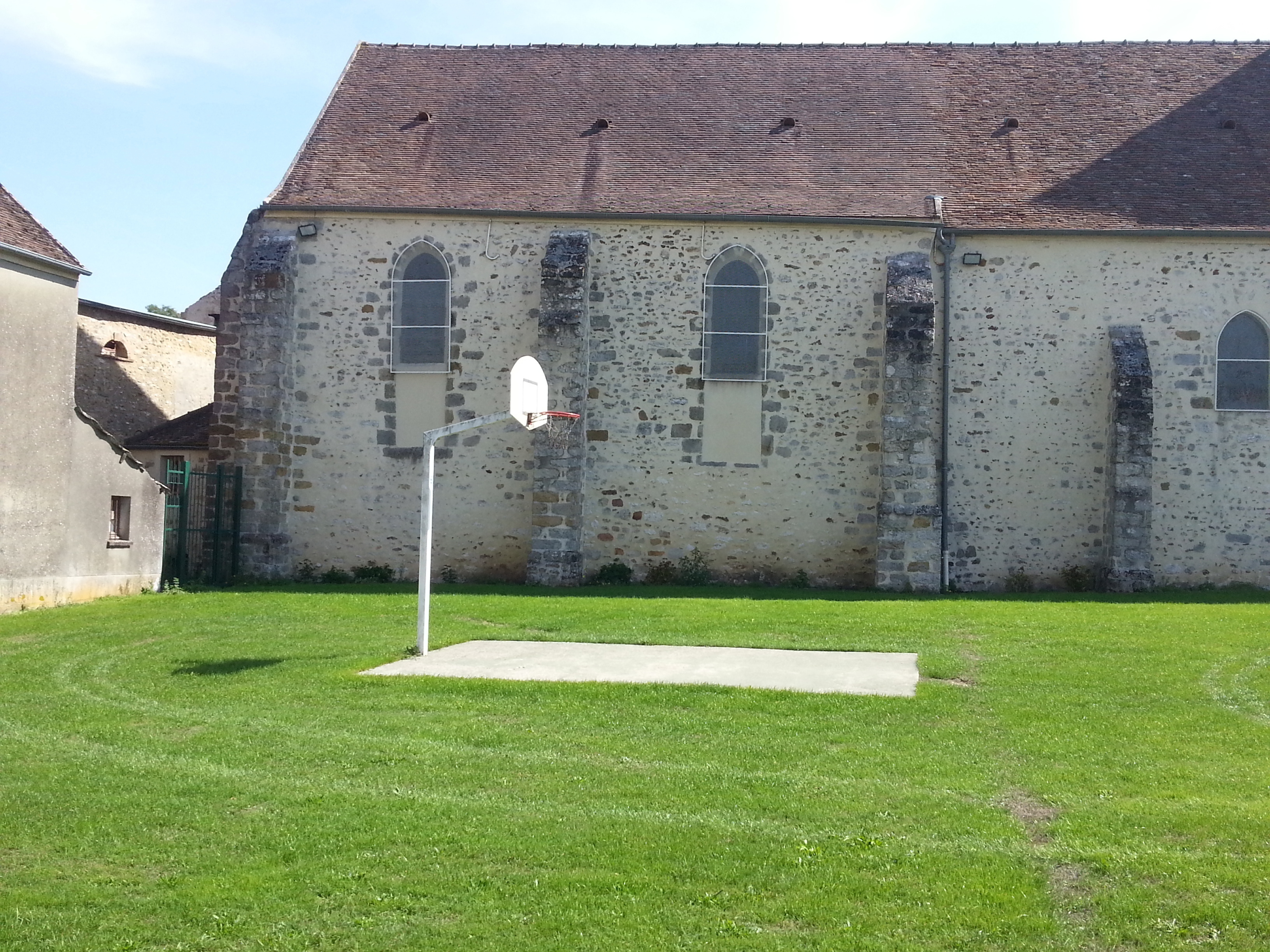 Panier basket place de la Mairie