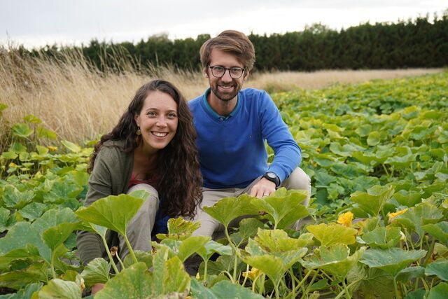 Au jardin avec A et B